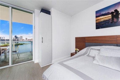 This stunning 3 bedroom, 3 bathrooms Aventura Marina 2 unit has