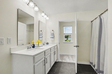 Welcome home to this stunning, move-in-ready 5-bedroom - photo 33