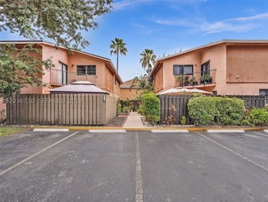 Welcome to this charming 2-bedroom, 1.5-bath townhouse located - photo 38