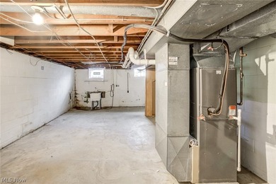 Welcome to 18212 Cornwall Road in Cleveland's desirable lakeside - photo 18
