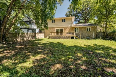 Welcome to 18212 Cornwall Road in Cleveland's desirable lakeside - photo 20