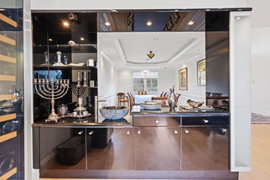 Magnificent Seven bedroom estate home overlooking the 11th - photo 8