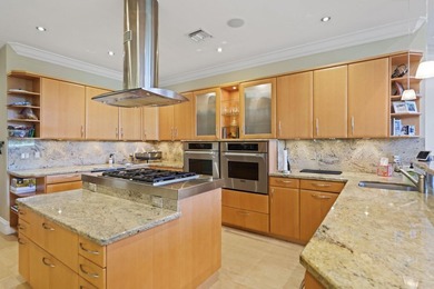 Magnificent Seven bedroom estate home overlooking the 11th - photo 9
