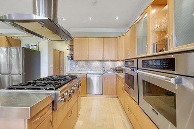 Magnificent Seven bedroom estate home overlooking the 11th - photo 10