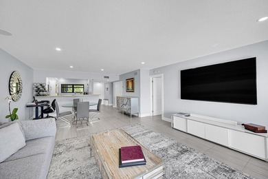 :Immaculate remodeled unit with amazing views. Spacious open - photo 15