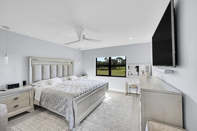 :Immaculate remodeled unit with amazing views. Spacious open - photo 16