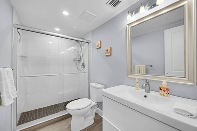 :Immaculate remodeled unit with amazing views. Spacious open - photo 23