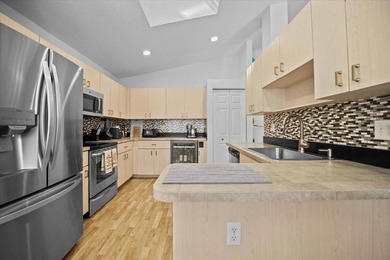 Welcome to this fully furnished, move-in ready 3-bedroom, 2-bath - photo 29