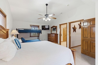 Stunning 6 bedroom, fully furnished retreat located in the - photo 32