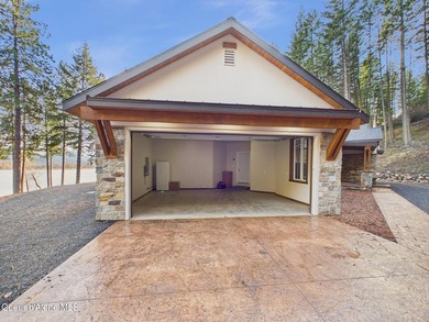 This exceptional new custom lakefront residence offers 3,395 SF - photo 47