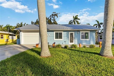 Come see this charming coastal retreat on a colorful Bay-view - photo 3
