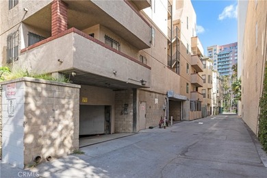 Garage Parking, AC, in unit Washer and Dryer! - Experience the - photo 21