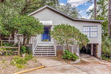 (private lake, pond, creek) Home For Sale in Gulf Breeze Florida