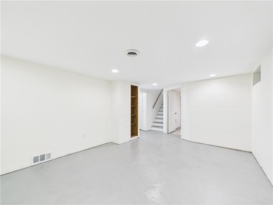 Charming and well maintained 3-bedroom, 2.5-bath Cape Cod - photo 37