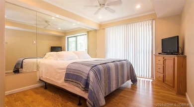 Welcome to this beautifully updated 1-bedroom lakefront end-unit - photo 14