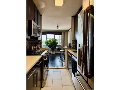 Luxury Living at Fairview - Spacious 2-Bedroom, 2-Bath Coop in - photo 14