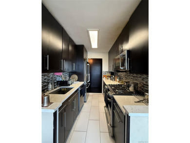 Luxury Living at Fairview - Spacious 2-Bedroom, 2-Bath Coop in - photo 15