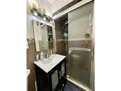 Luxury Living at Fairview - Spacious 2-Bedroom, 2-Bath Coop in - photo 18