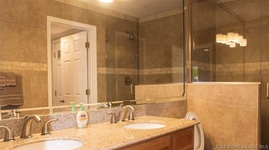 Welcome to this beautifully updated 1-bedroom lakefront end-unit - photo 20