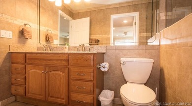 Welcome to this beautifully updated 1-bedroom lakefront end-unit - photo 22