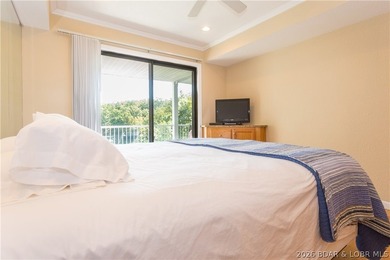 Welcome to this beautifully updated 1-bedroom lakefront end-unit - photo 43