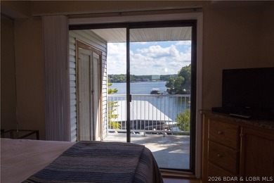 Welcome to this beautifully updated 1-bedroom lakefront end-unit - photo 44