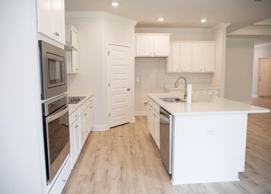 Welcome to 56 Secluded Circle in Freeport, where space, comfort - photo 17
