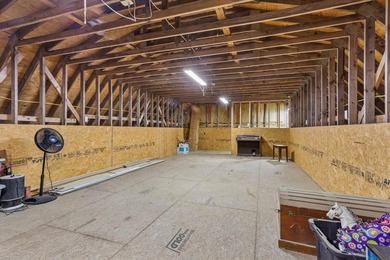 Welcome to this move-in ready Cape Cod situated on 5.12 scenic - photo 17