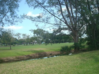 Spacious 3 bedroom villa on canal with fabulous view of golf - photo 18