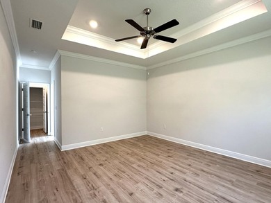 Welcome to 56 Secluded Circle in Freeport, where space, comfort - photo 19