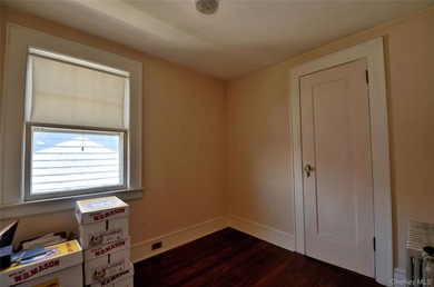 Waterfront opportunity in Wantagh, NY! This spacious 6-bedroom - photo 19