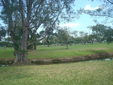 Spacious 3 bedroom villa on canal with fabulous view of golf - photo 19