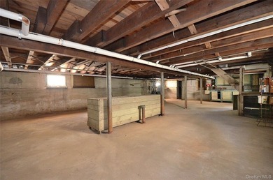 Waterfront opportunity in Wantagh, NY! This spacious 6-bedroom - photo 22