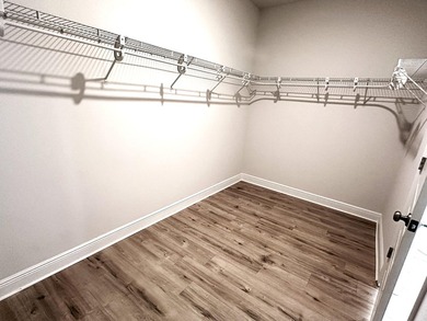 Welcome to 56 Secluded Circle in Freeport, where space, comfort - photo 23