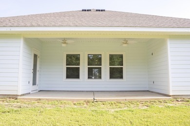 Welcome to 56 Secluded Circle in Freeport, where space, comfort - photo 25