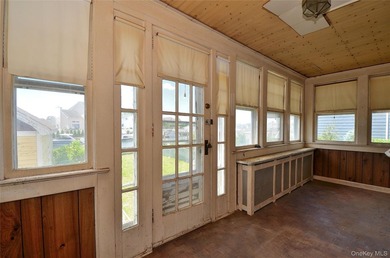 Waterfront opportunity in Wantagh, NY! This spacious 6-bedroom - photo 26