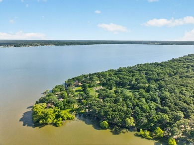 Rarely does a property of this caliber become available - photo 14