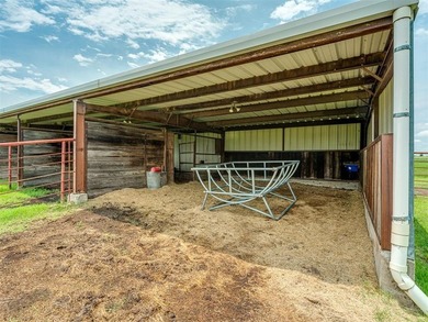 Exceptional equestrian property offering a well-maintained home - photo 16