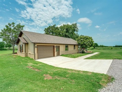 Exceptional equestrian property offering a well-maintained home - photo 22