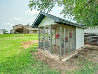 Exceptional equestrian property offering a well-maintained home - photo 24