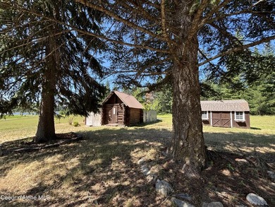 Delightful lakeside cabin on Idyllic 4.9 acres with convenient - photo 5