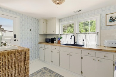 Welcome to 2811 Koger Lane, a charming cottage on a private - photo 17