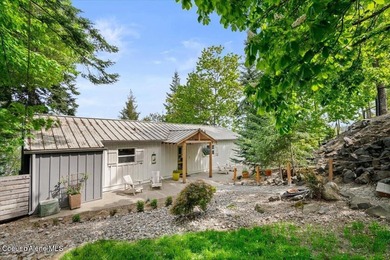 Elevated lakefront living with private dock. This cottage - photo 1