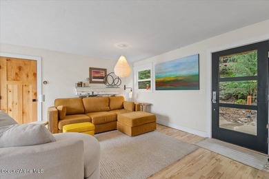 Elevated lakefront living with private dock. This cottage - photo 6