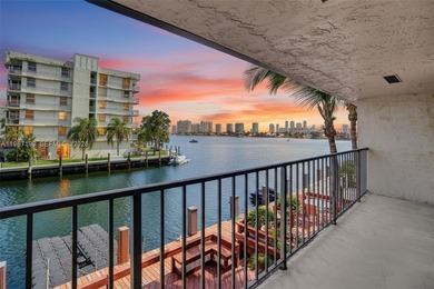 Maule Lake Townhome/Townhouse For Sale in North Miami Beach Florida