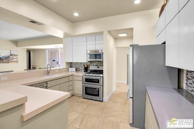 Direct Mountain View. This three bedroom / three bathroom home - photo 6