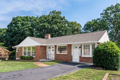 Price Revise! Welcome to 140 Moorman Drive! This beautifully - photo 2