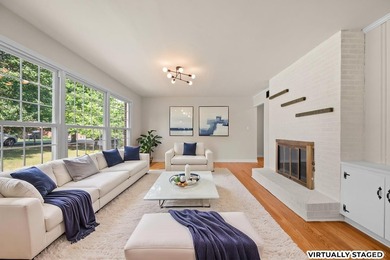 Price Revise! Welcome to 140 Moorman Drive! This beautifully - photo 3
