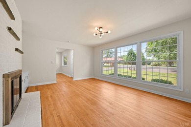 Price Revise! Welcome to 140 Moorman Drive! This beautifully - photo 4