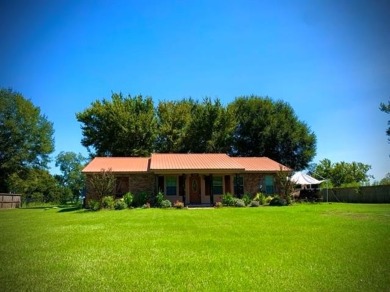 Cane River Lake Home For Sale in Natchez Louisiana